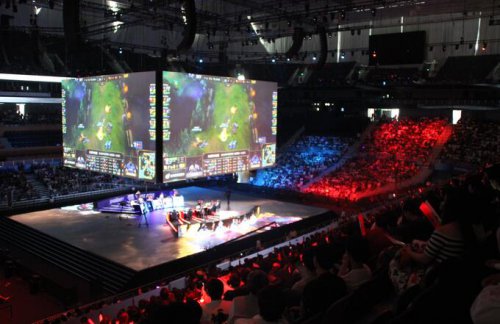  电竞周边产品热销，粉丝经济持续升温