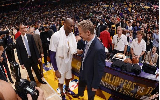  传奇球星退役仪式举行，球迷含泪送别偶像  