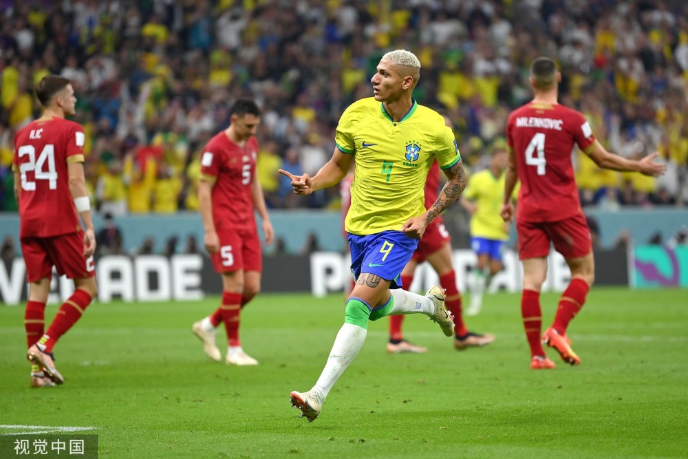  老将宝刀未老，头球攻门技惊四座