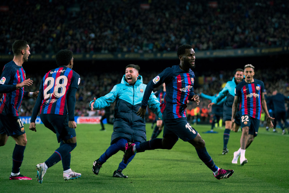  皇马客场逆转巴萨，国家德比演绎经典战役