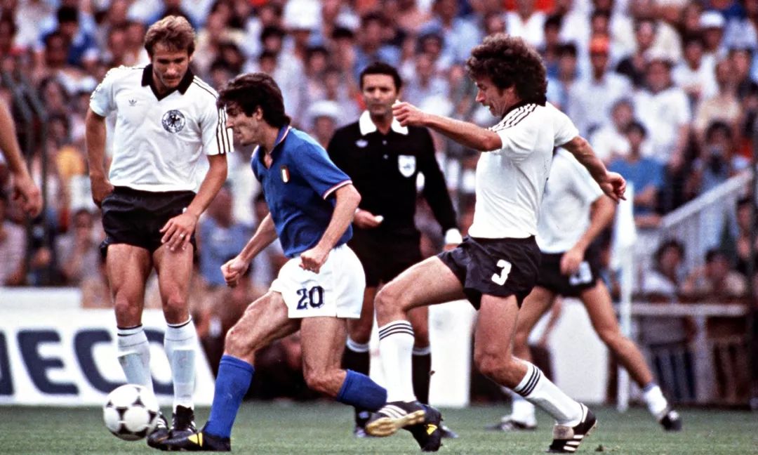  世界杯决赛激战正酣，阿根廷领先巴西