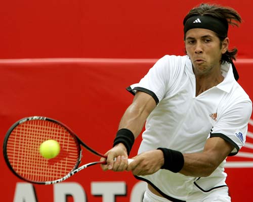  贝雷蒂尼发球重炮，女王杯草地赛轰出25记ACE