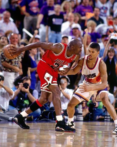  篮球纪录片热播，回顾经典瞬间感动人心